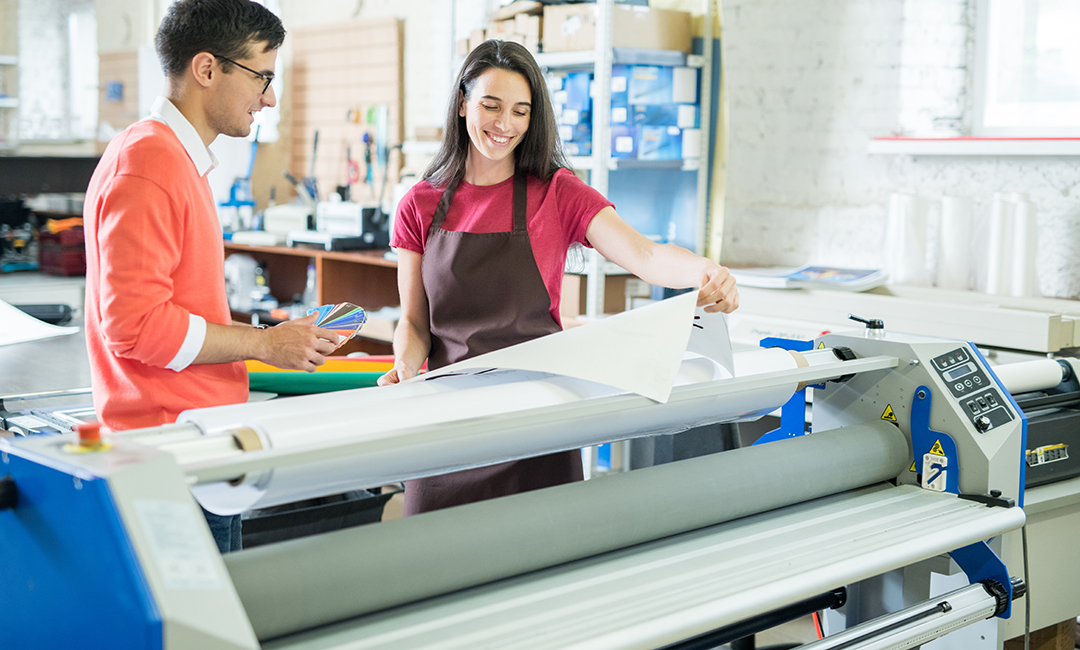 Flatbed Printing vs. Mounting Vinyl to Rigid Material: Which Gives Better Results?